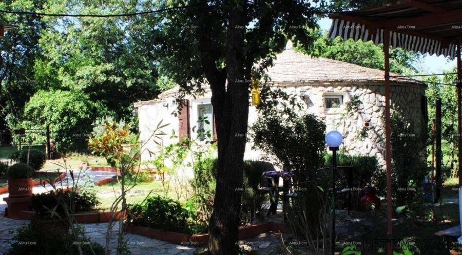 MEDULIN – AUTENTIČNA ISTARSKA KUĆA (KAŽUN) SA VRTOM, 600 M O.. - 2