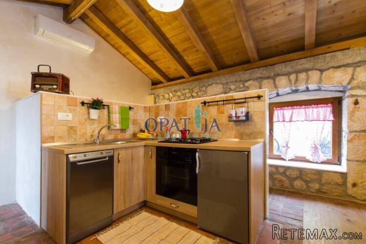 Brseč- slatka samostojeća kuća s bazenom, okružena prirodom - 3