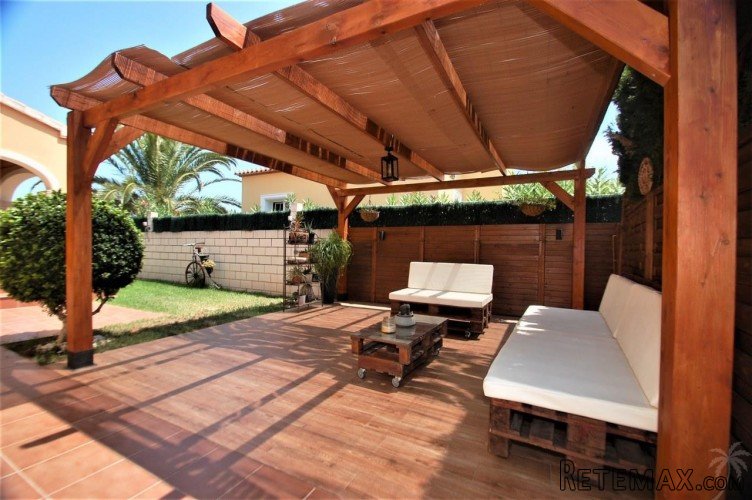This family home is located in In a very quiet area on the.. - 3