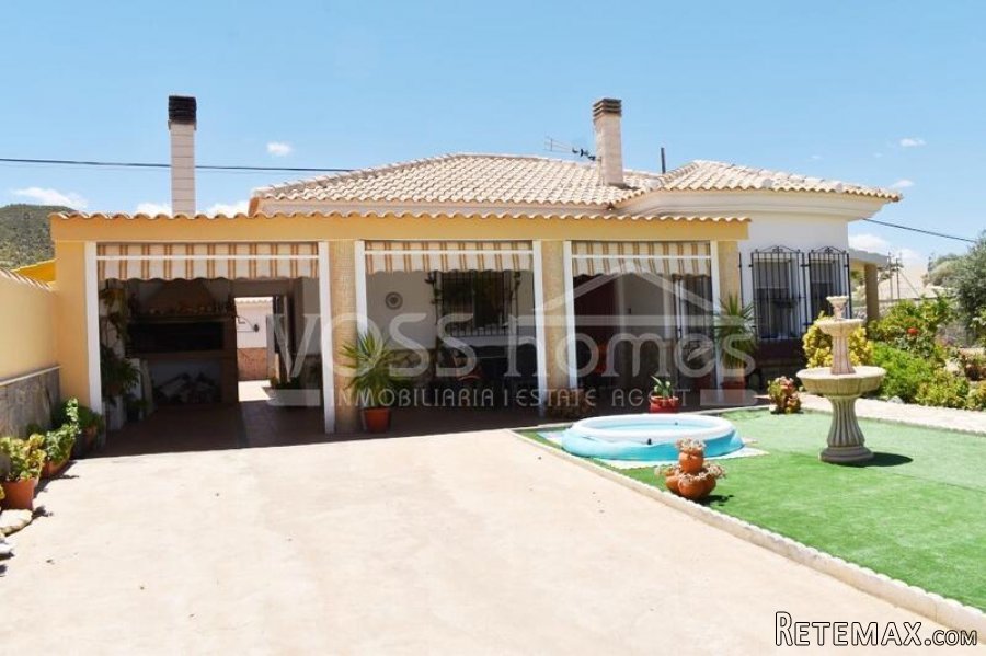 An absolute bargain, 3 bed, 2 bath, villa with H&C aircon..