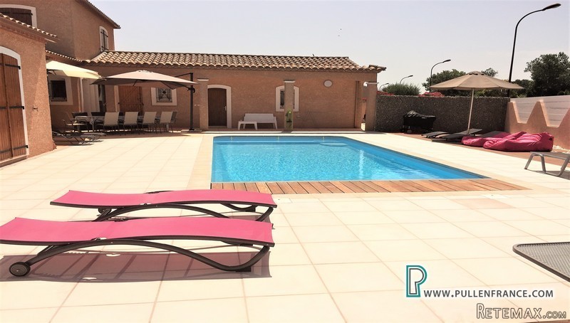 Immaculate Villa With Pool In Quiet..