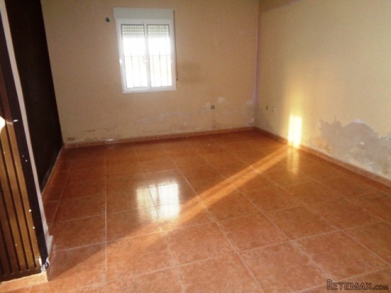 4 bedroom, 1 bathroom Townhouse, (build.. - 2
