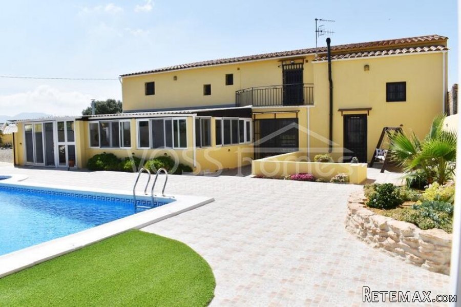 NEW & EXCLUSIVE TO VOSS HOMES - Beautifully renovated..