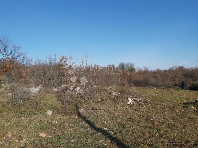 Građevinsko zemljište na mirnoj lokaciji - 2