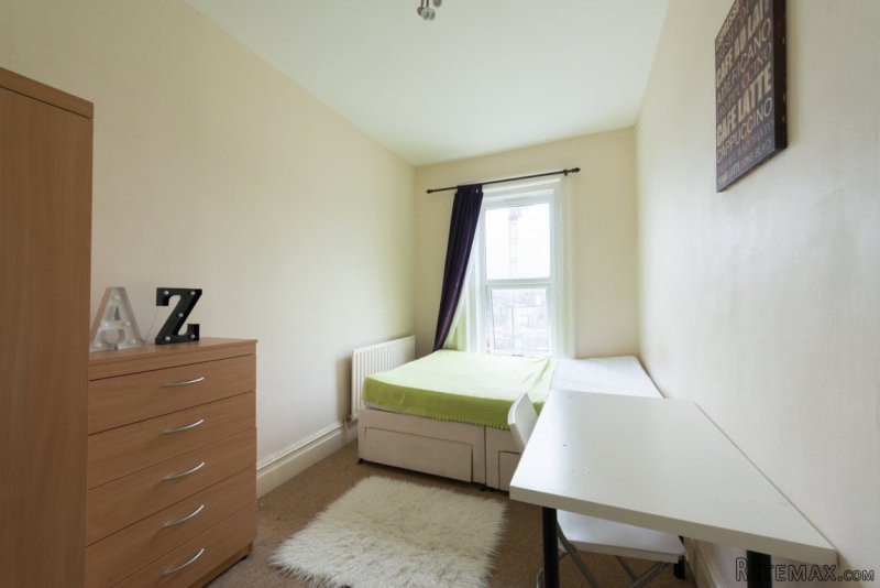 Single with double bed near Acton Town..