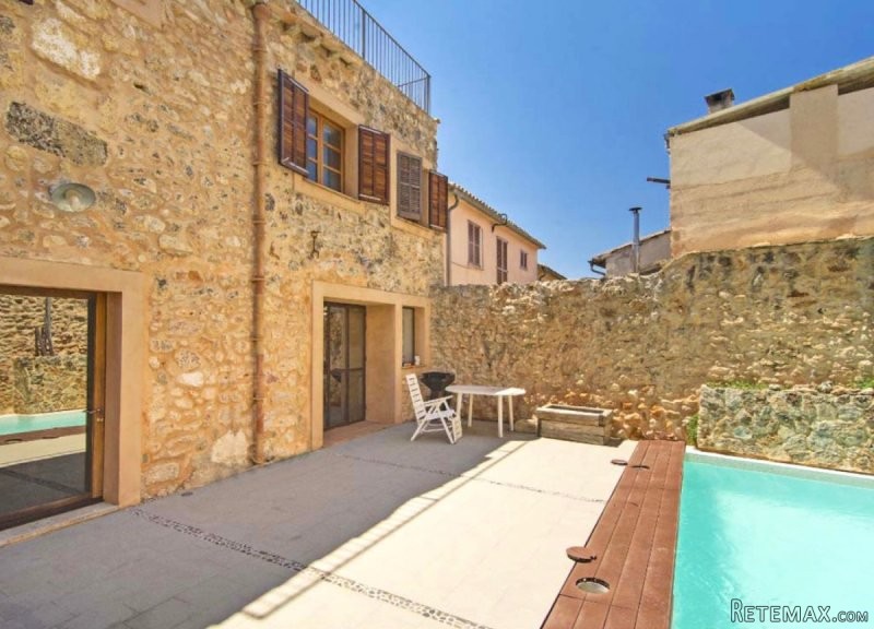 Fabulous stone house with pool in Llubi