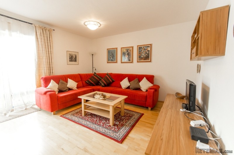 Generous, Bright 4 Room Apartment In..
