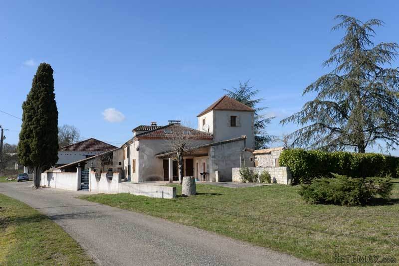Large Stone Farmhouse In 3 Acres..