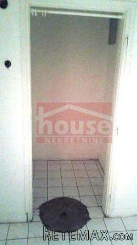 Agencijska oznaka lokala je 9108841, Novi Sad.. - 2