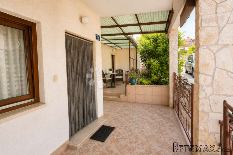 Kuća u nizu u srcu mjesta udaljenog 7km od Pule – 120 m² + d - 2