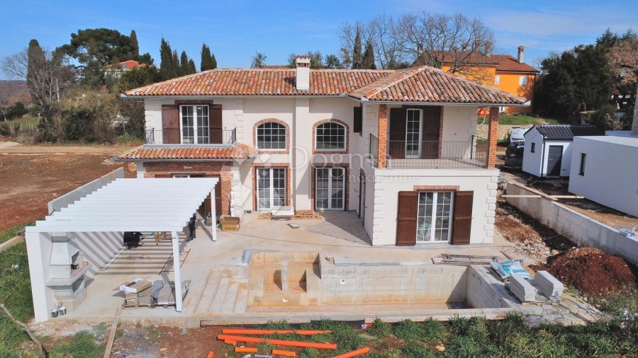 POREČ OKOLICA!! NOVO NA TRŽIŠTU!!! PREDIVNA KUĆA S BAZENOM!