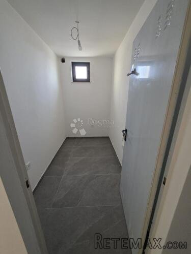 ROGOZNICA- PRIZEMLJE U NOVOGRADNJI 70M OD MORA - 3
