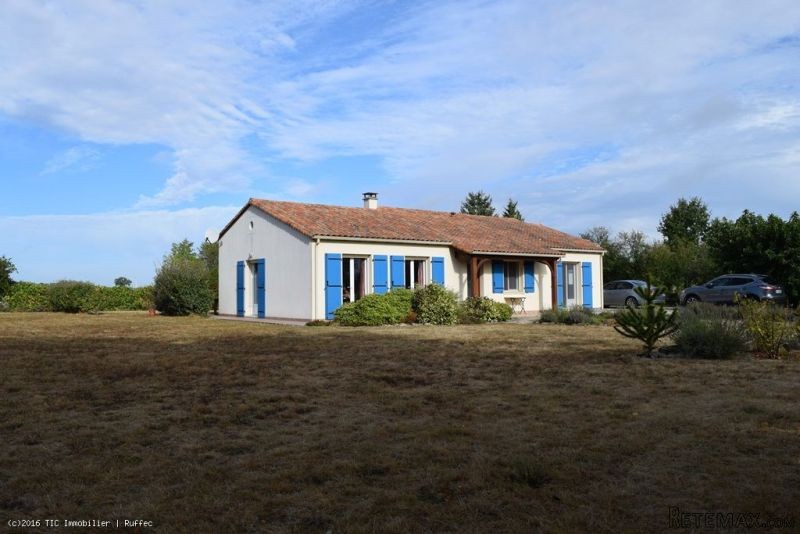 Bungalow Built In 2006 Offering 3.. - 2