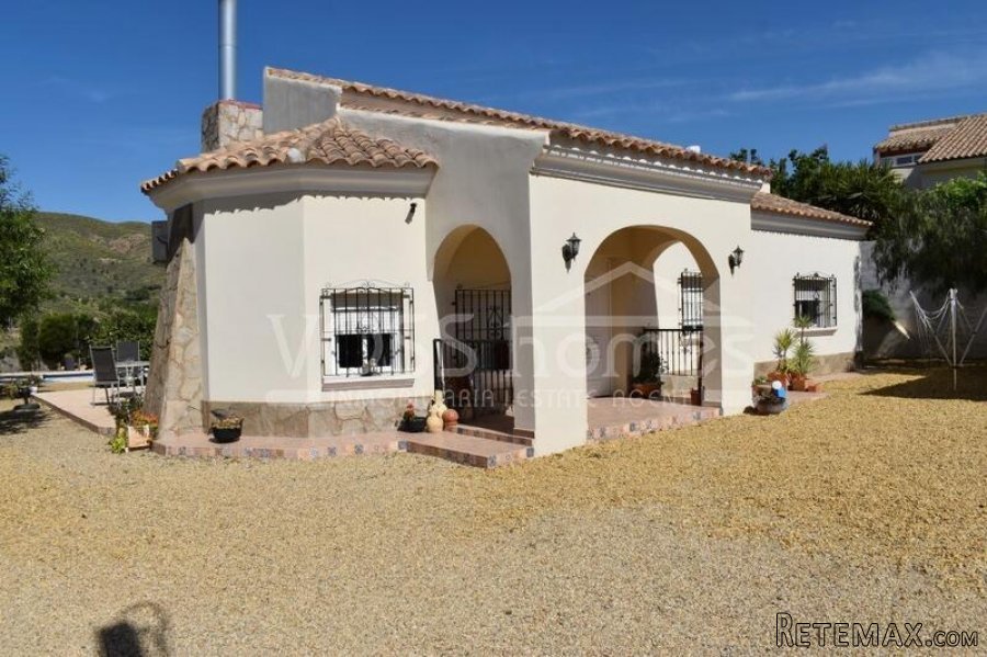 NEW & EXCLUSIVE TO VOSS HOMES - A lovingly maintained..
