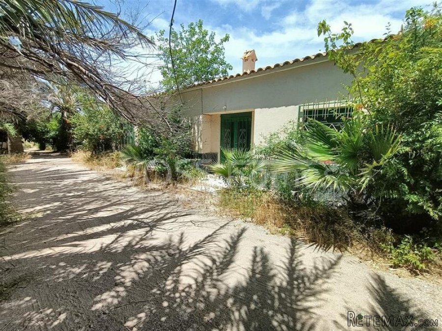 NEW LISTING - A habitable 3 bed, 1 bath Country House in..