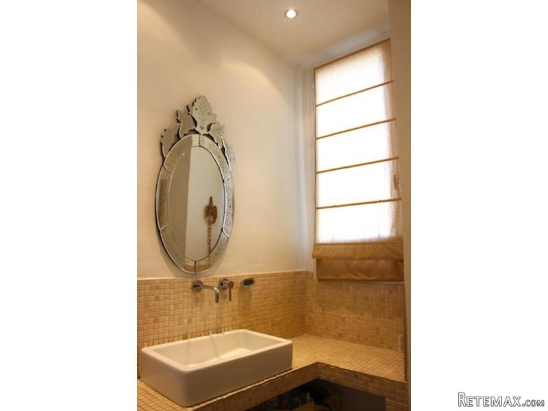 Spacious 3 Bedroom Apartment In The..