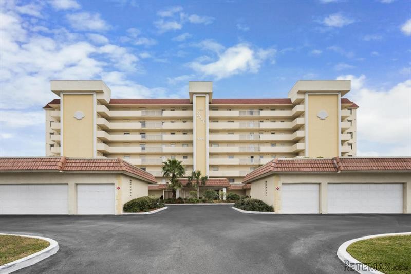 2 bedroom Flat For Sale: 1095 N Highway.. - 2