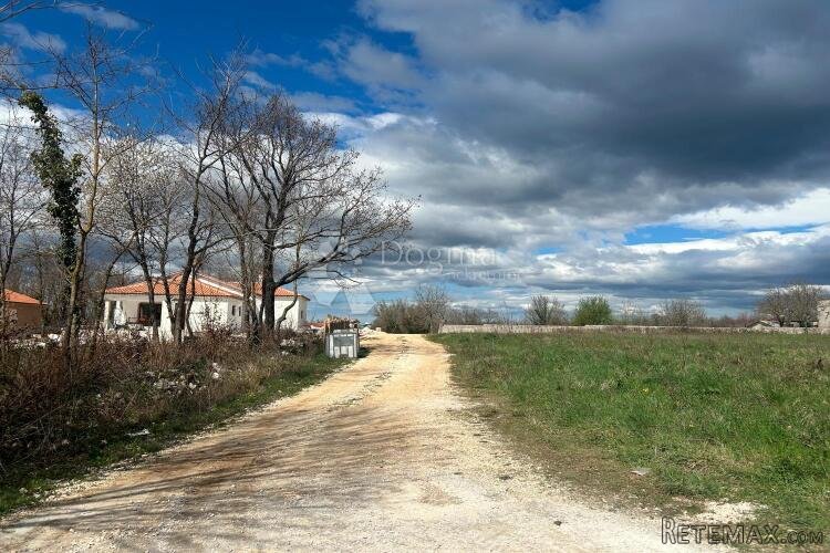 KANFANAR – zemljište s dozvolom i započetom gradnjom - 2