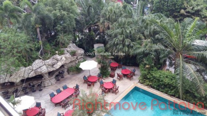 1 Bedroom Condo for sale in Wongamat -..