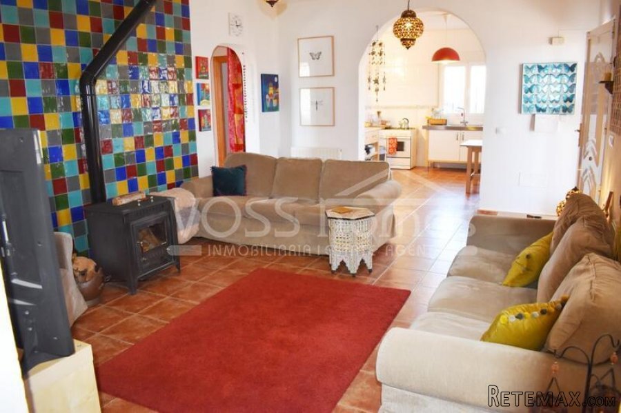A spacious 3 bed, 2 bath country villa with H&C air con.. - 13
