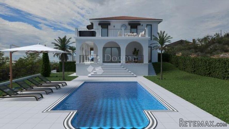 Luksuzna villa na atraktivnoj lokaciji u Bujama