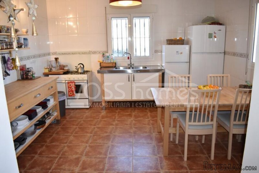 A spacious 3 bed, 2 bath country villa with H&C air con.. - 14