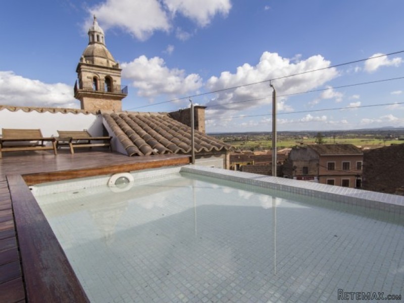 Lovely Renovated Townhouse With..