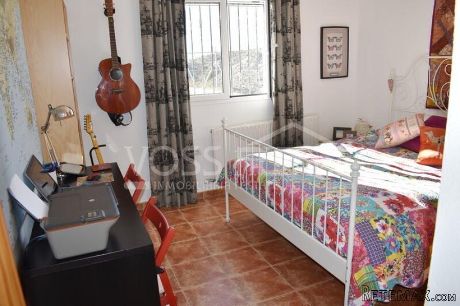 A spacious 3 bed, 2 bath country villa with H&C air con.. - 15