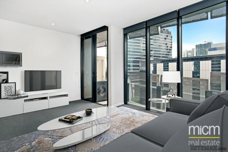 Docklands Chic in the Watergate Complex