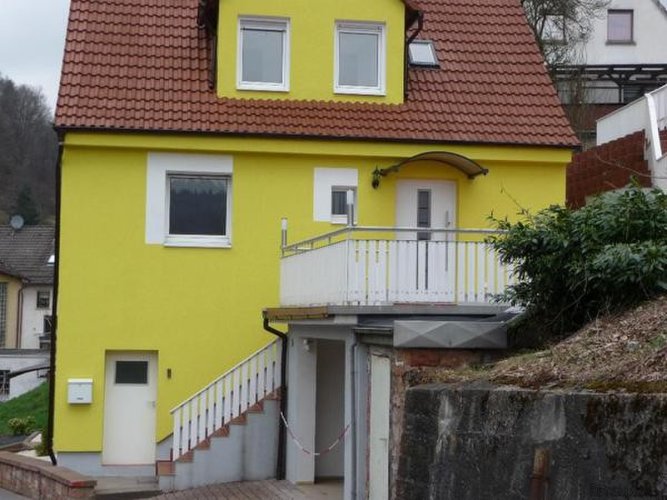 FREISTEHENDES HAUS MIT GARAGE, HERRLICHE