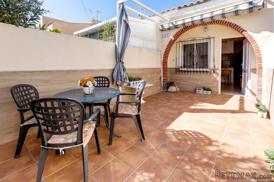 Bungalow en nueva Torrevieja son orientación sur. La..