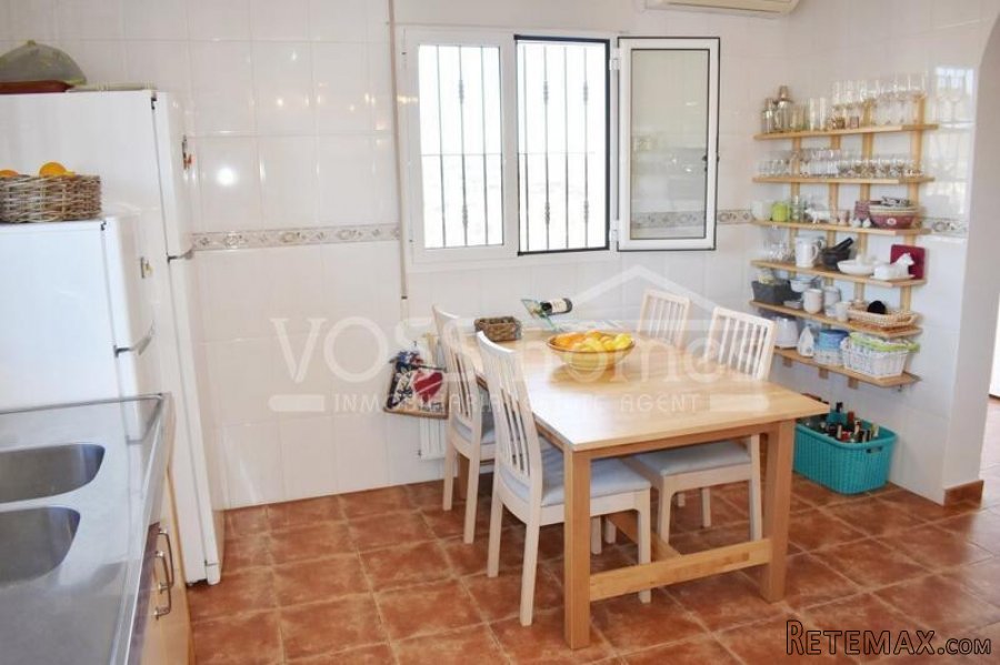 A spacious 3 bed, 2 bath country villa with H&C air con.. - 20