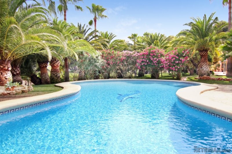 Exceptional mansion with separate guest..