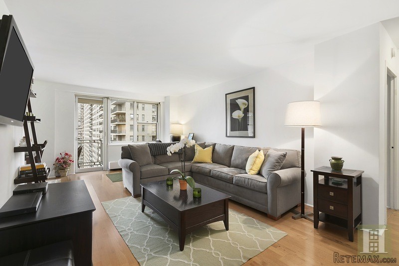1 bedroom Apartment For Sale: 303 WEST..