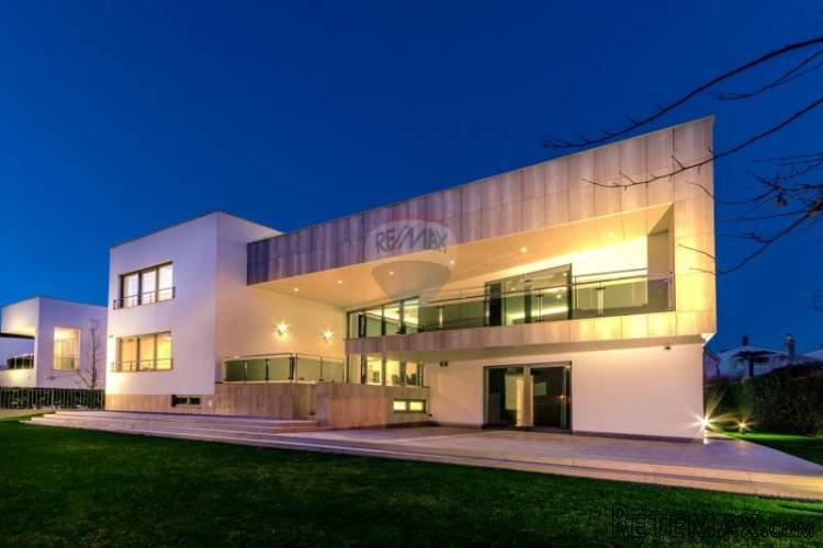 Moderna vila 150m od mora