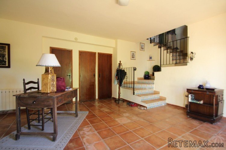 A large villa to renovate or demolish on a second line.. - 6
