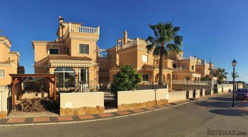 3 Bedroom 2 Bathroom Villa In Ciudad..