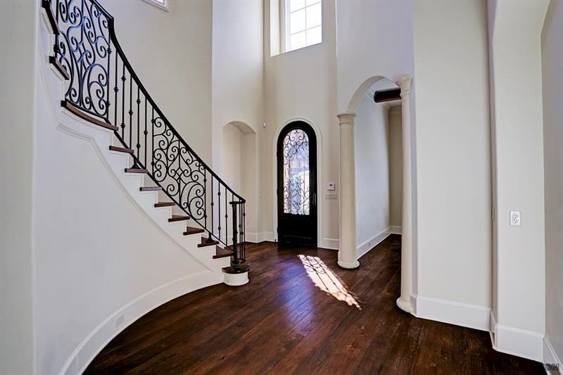 4 bedroom House For Sale: 1105 Longmont.. - 2