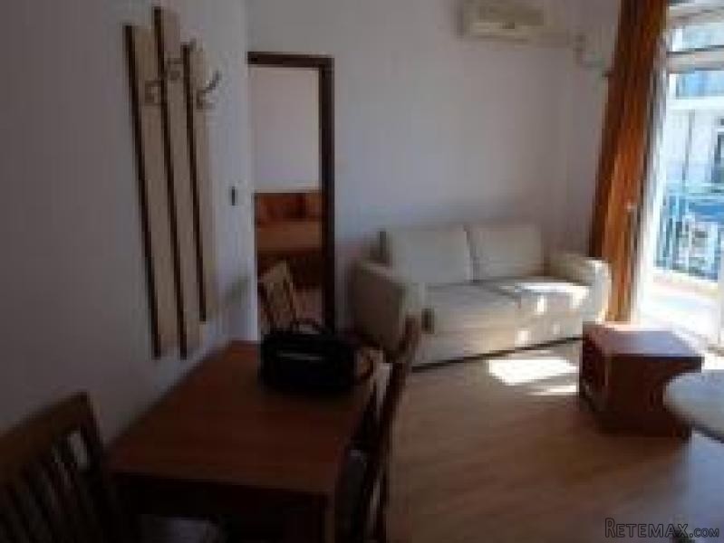 Top floor apartment with 2 bedrooms.. - 2