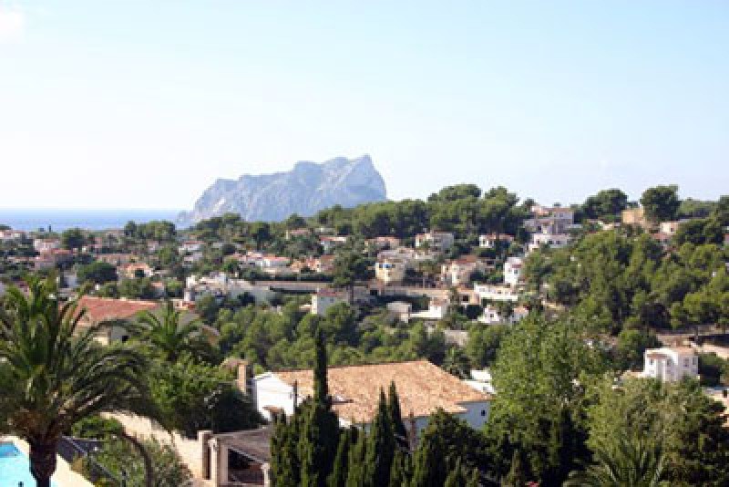 4 Bedrooms - Villa - For Sale - 2