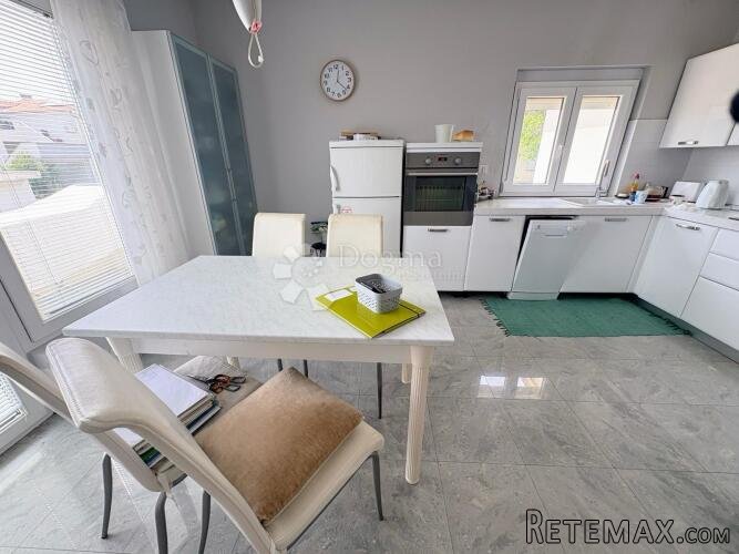 GRAD KRK - KUĆA NA ODLIČNOJ LOKACIJI - 2