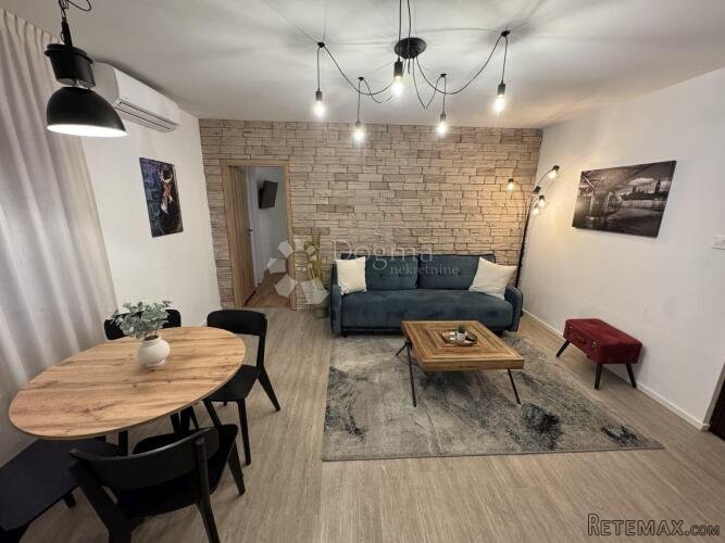RIJEKA CENTAR STAN 82M2 - 2 APARTMANA - 2