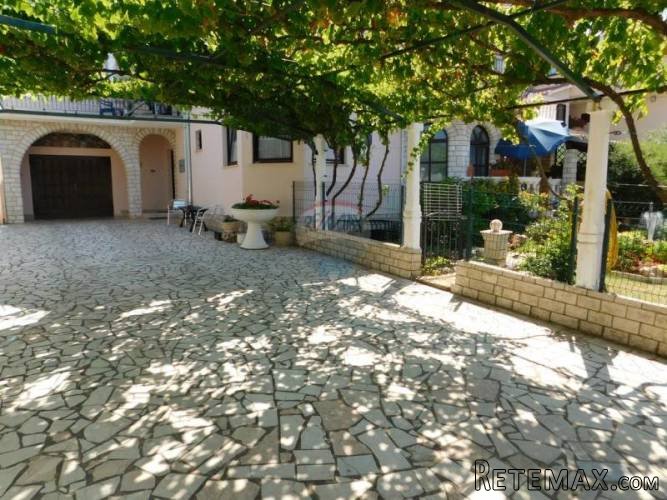 Pješčana uvala, kuća sa 4 stana - 2