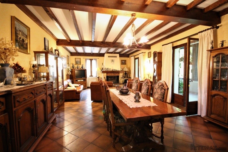 Character House With Swimming Pool.. - 2