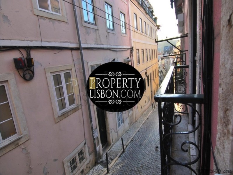 Renovated character 1-bedroom apartment.. - 2