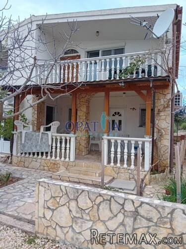 Vir, južna strana kuća 2 apartmana sa garažom blizu mora