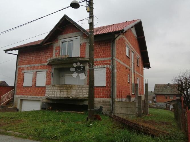 KUTINA, KUĆA S OKUĆNICOM (545 M2) - 2