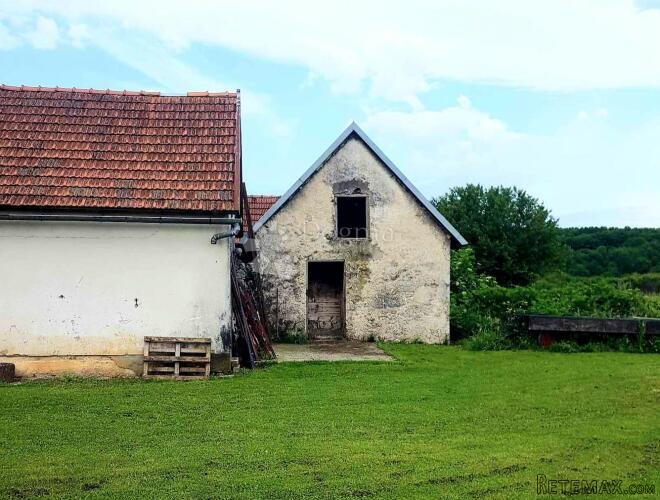 Plaški, Janja gora, dvije kuće i oranica - 3
