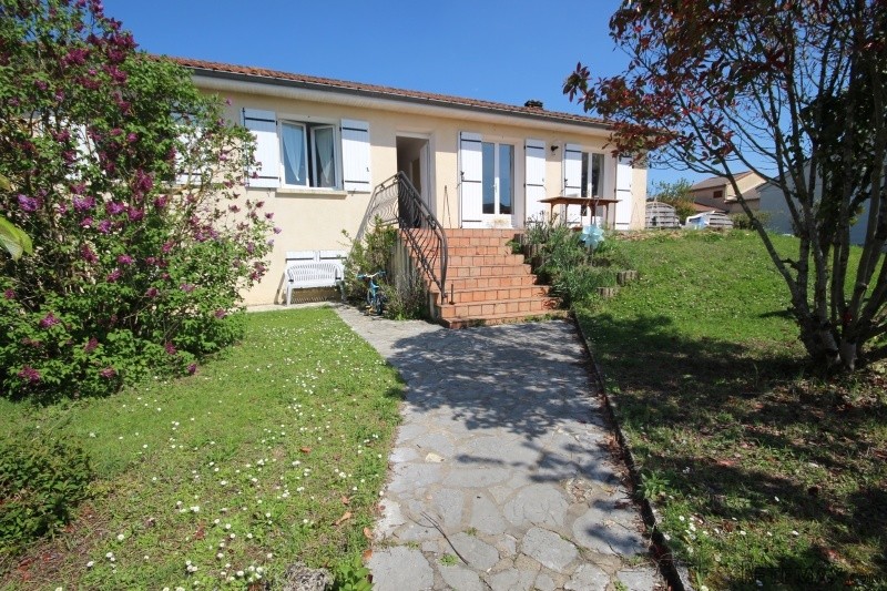 Lovely, bright 5 bedroom villa in quiet..