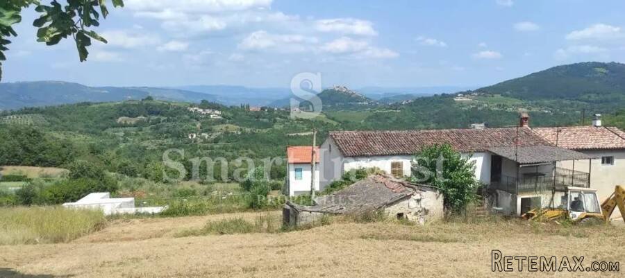 MOTOVUN, zemljište i kuća s pogledom na Motovun